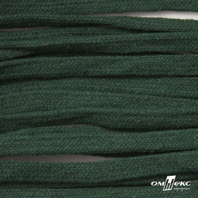 Шнур плетеный d-8 мм плоский, 70% хлопок 30% полиэстер, уп.85+/-1 м, цв.1016-т.зеленый - купить в Твери. Цена: 742.50 руб.