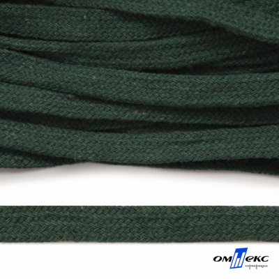 Шнур плетеный d-8 мм плоский, 70% хлопок 30% полиэстер, уп.85+/-1 м, цв.1016-т.зеленый - купить в Твери. Цена: 742.50 руб.